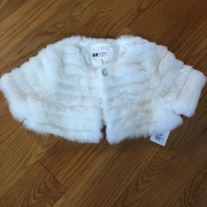 H&M faux fur cropped short sleeve shrug